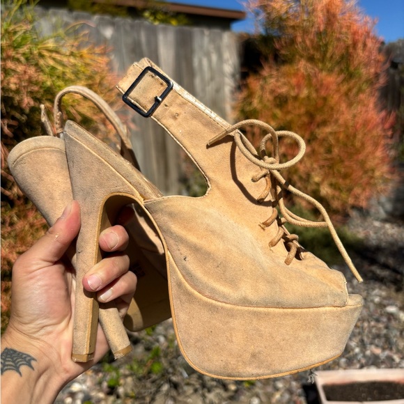 Platforms - Picture 9 of 9